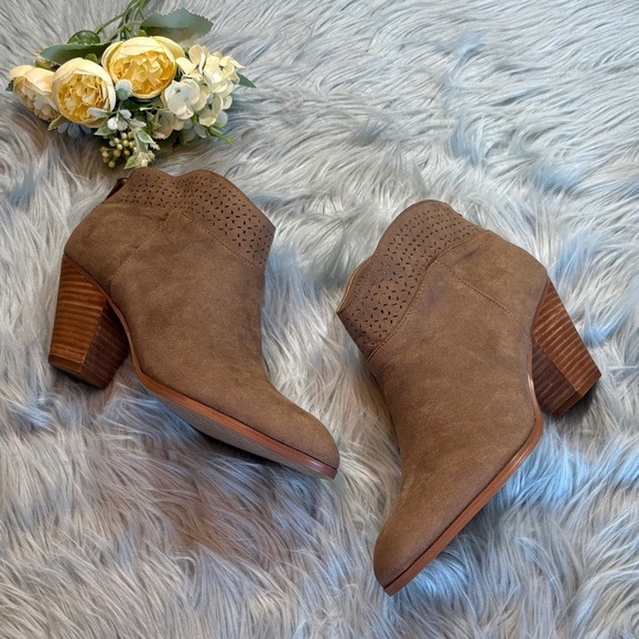 Violet & Red Shoes - NWT Violet & Red Jackson Lazer Cut Topline Bootie Taupe
